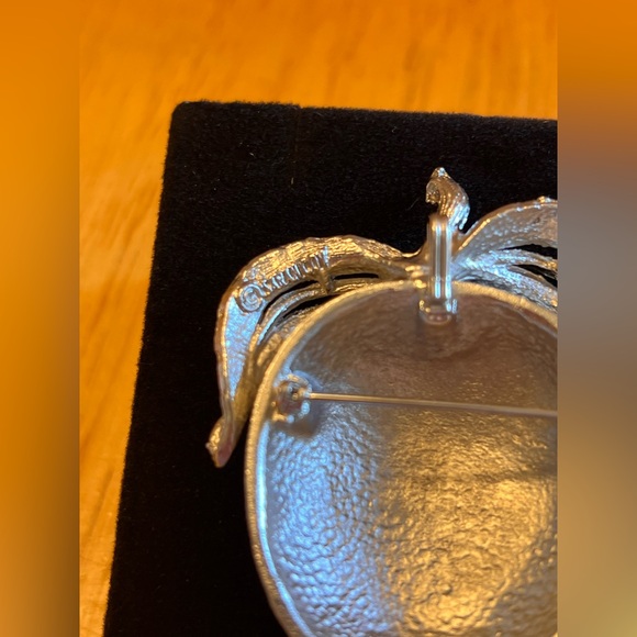 Silver Tone Apple Brooch Vintage Sarah Coventry signed textured - Picture 4 of 4